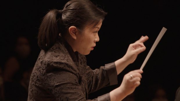 REBECCA TONG dirige l’Orchestre de Paris